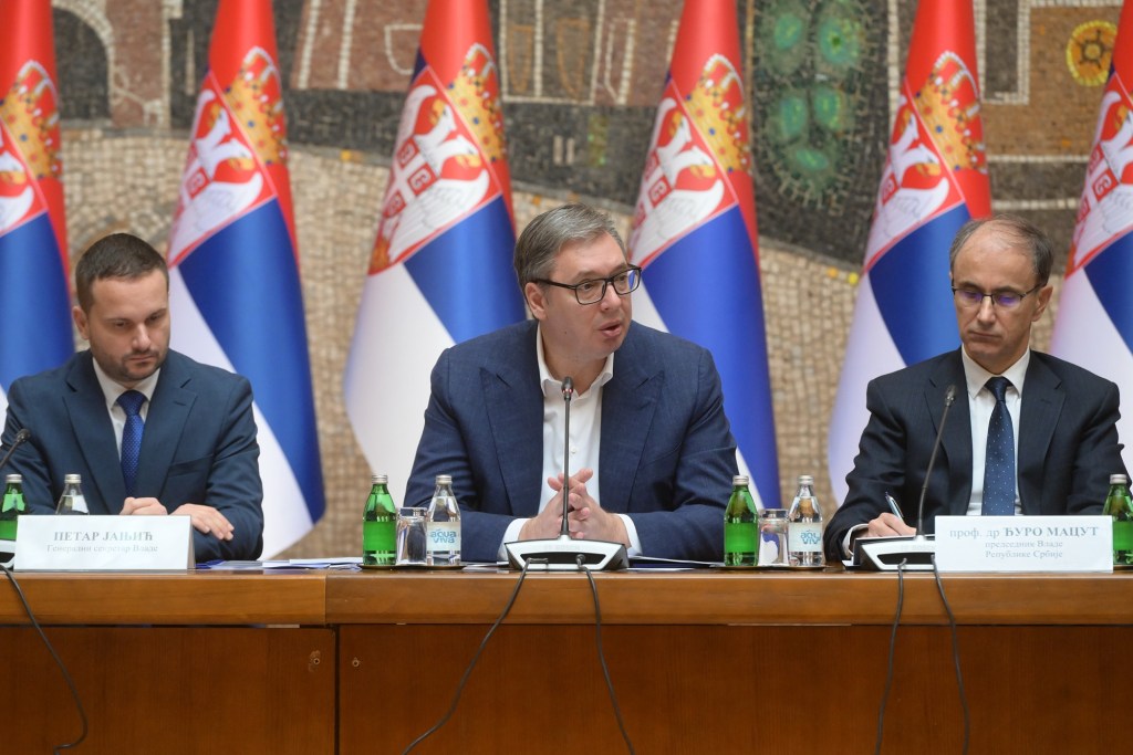 Да се зна ко коси, а ко воду&nbsp;носи